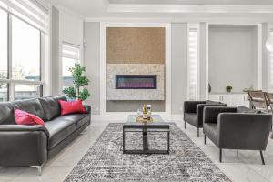 8BR New Spacious Home White Rock HVAC Free Parking