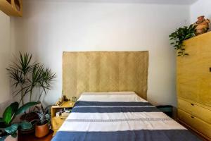 Beautiful, bright apartment, right on the park