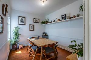 Beautiful, bright room, right on the park