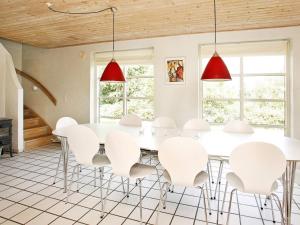 10 person holiday home in Fur-By Traum