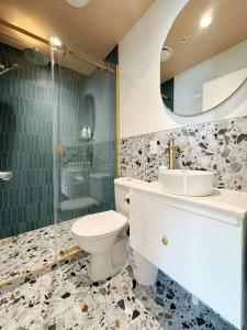 Bright City 2BR w Air-Con Walk to Uni & Queen St
