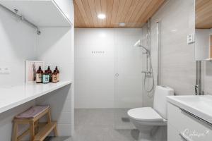 New apartment with sauna, lake and beach