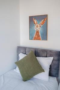 Bright & Cozy 3BR Home with Secure Parking Sleeps 6