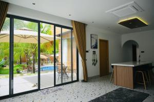 Biển tôm ốc homestay hồ bơi & BBQ garden