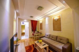 Apartment Sweet House Politika