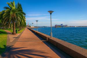 Oceanfront Getaway - Stylish 1BR Unit, Amazing Views, Prime Location