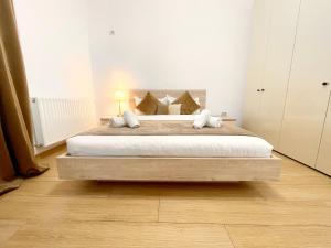 Central Address 4 - Palace of Parliament Area