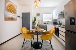 Deplatinum Luxury Apartment-A Home away with love