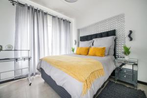 Deplatinum Luxury Apartment-A Home away with love