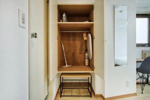 CraftFlat Komagome 509, a compact studio at excellent location