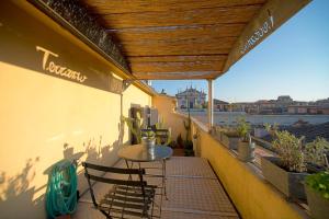 Sunny terrazzo apartment