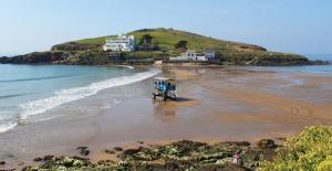 Warren Cottage with stunning views over Burgh Island and The Pilchard Inn