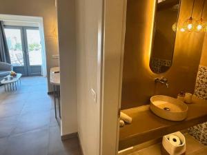 Golden Hour Hideaway - Santorini