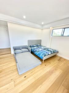Master room with Ensuite Near Train Station Airport