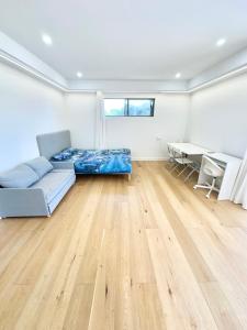 Master room with Ensuite Near Train Station Airport