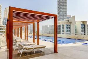 Luxury 2BHK with Floating Bed in Dubai Marina DEC1105