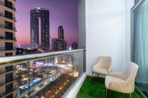 Luxury 2BHK with Floating Bed in Dubai Marina DEC1105