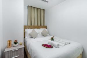 Luxury 2BHK with Floating Bed in Dubai Marina DEC1105