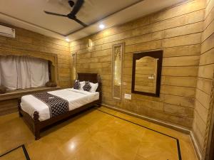 Hotel Golden Pleasant