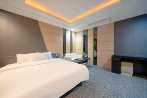 Changwon Ava Hotel