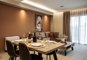 Phōs, Light Modern Living