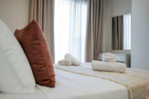 Phōs, Light Modern Living