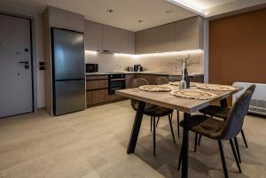 Phōs, Light Modern Living