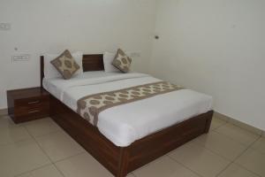 Sri Darshini Comfort 2kms from Hinkal Flyover