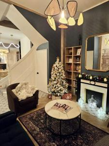 Elégante maison amiénoise - proche gare, home-cinéma, 3 chambres doubles, 1 chambre familiale avec jacuzzi privatif - La Maison Des Petits Sablon