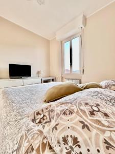 Kademy House-BRIGHT TOP-FLOOR 2-BEDROOM Apartment SHORT WALK TO CENTRAL STATION