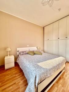 Kademy House-BRIGHT TOP-FLOOR 2-BEDROOM Apartment SHORT WALK TO CENTRAL STATION