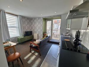 City Centre Apartment with Parking, King Bed and Terrace