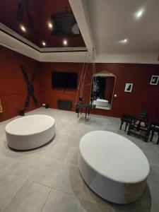 Love room - Jacuzzi - Salle de jeux complète