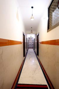 Near Taj Mahal-Basil Inn Home Stay Agra