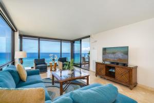 Mahana 701 · MA 701 OceanFront 2BD w Pool AC