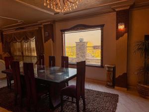 royal pyramids palace