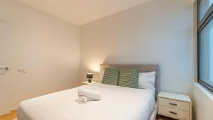 3B2B & 2 Car Parks Walk to Station & Shops