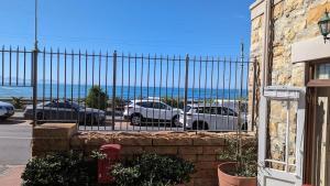 Dalebrook Sea-Facing Apartment in Kalk Bay
