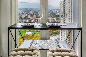 30th Floor, Sky Views, Balcony, Pool, Gym, Spa