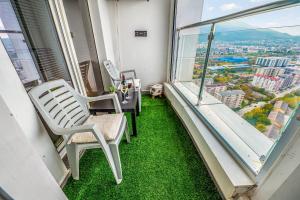 30th Floor, Sky Views, Balcony, Pool, Gym, Spa