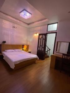 5 Bedrooms Center Old Quarter 40HB