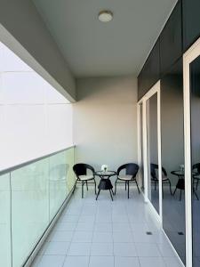 Modern 1BR Apt - Canal View