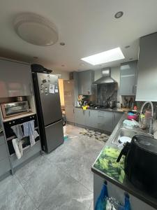 Private Room & shower- Near Central Manchester