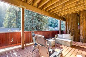 Redwoods Escape with Hot Tub Near Russian River!