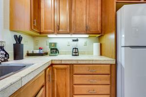 Redwoods Escape with Hot Tub Near Russian River!