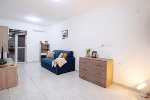 Modern 2 Bedroom Apartment with Balcony - Xemx Residence