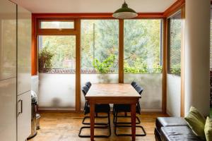 Central London Gem: Modern 1BD with Balcony