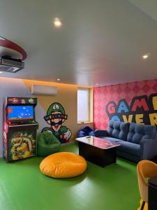 Retro Gaming Corner - Arcade Games - Jacuzzi - Sauna - Switch 2