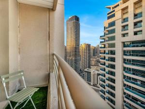 Luxury 3BHK w Floating Bed in Dubai Marina Man 2501