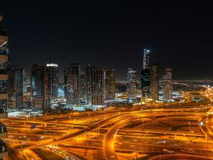 Luxury 3BHK w Floating Bed in Dubai Marina Man 2501